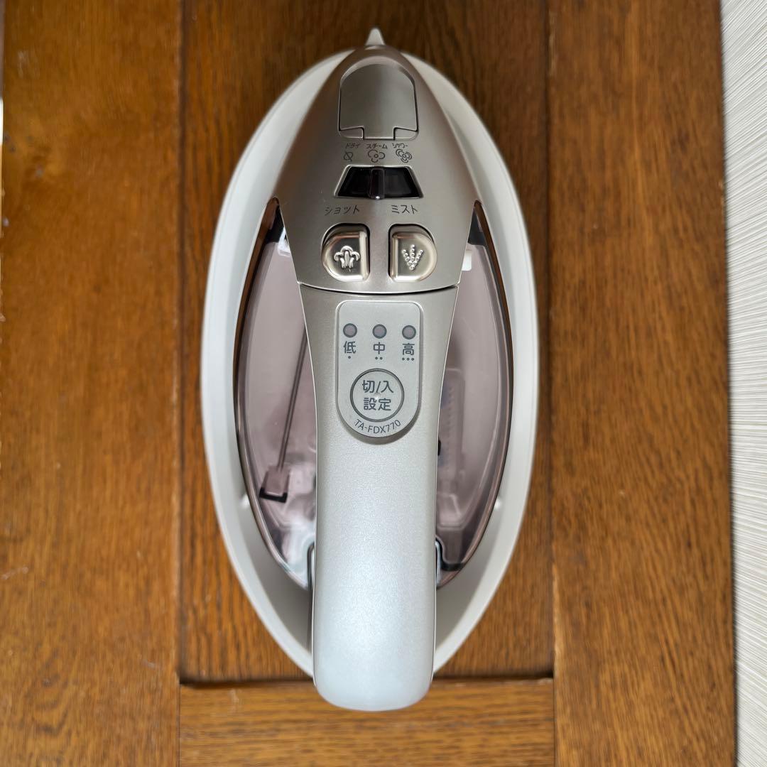 東芝コードレススチームアイロン　TA-FDX770