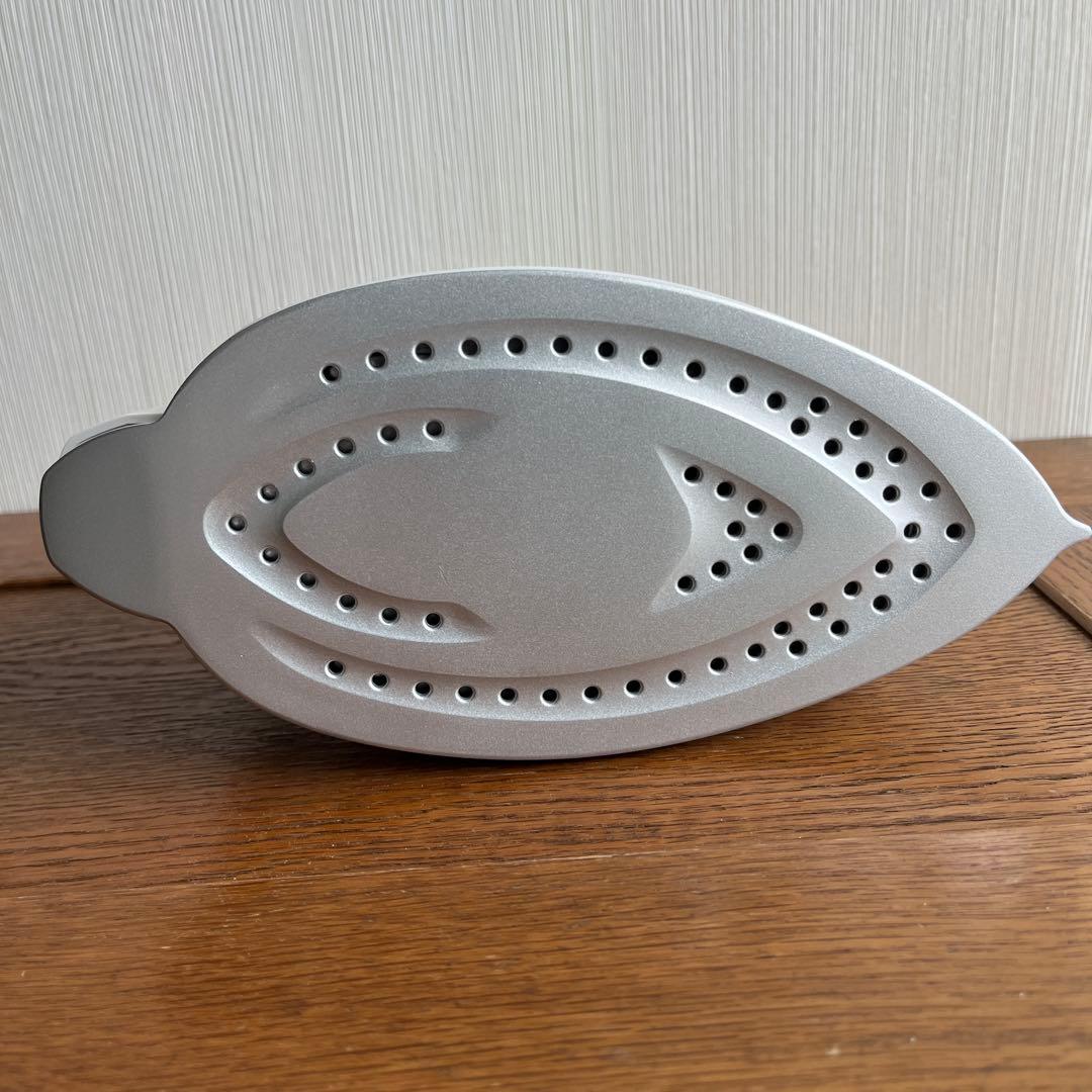 東芝コードレススチームアイロン　TA-FDX770