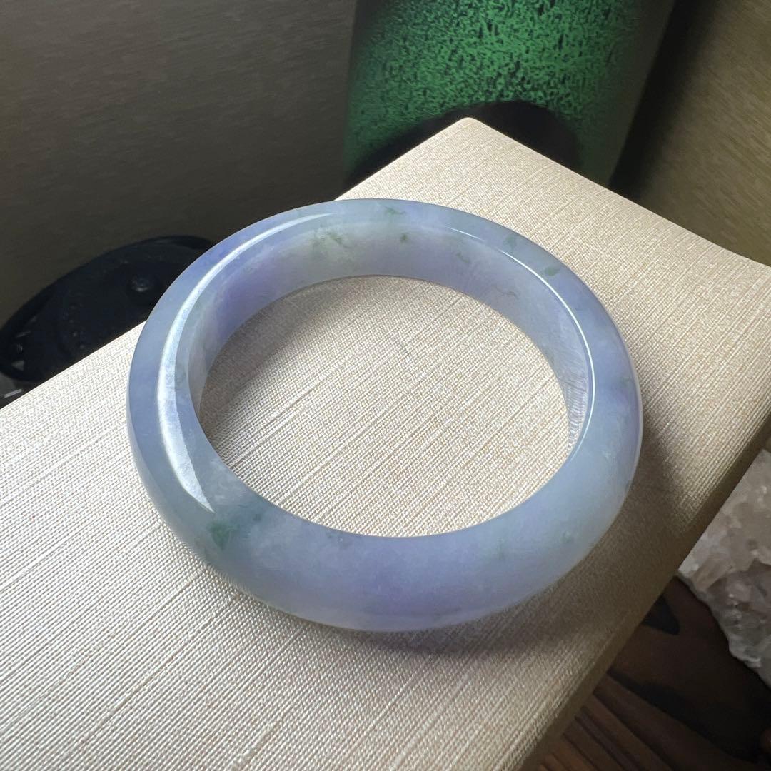 本翡翠、レアラベンダー緑花柄バングル　〜56