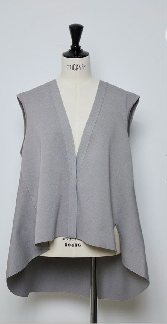 オアーノ　ニットジレ　グレーM新品未使用　OWAUNO 2025