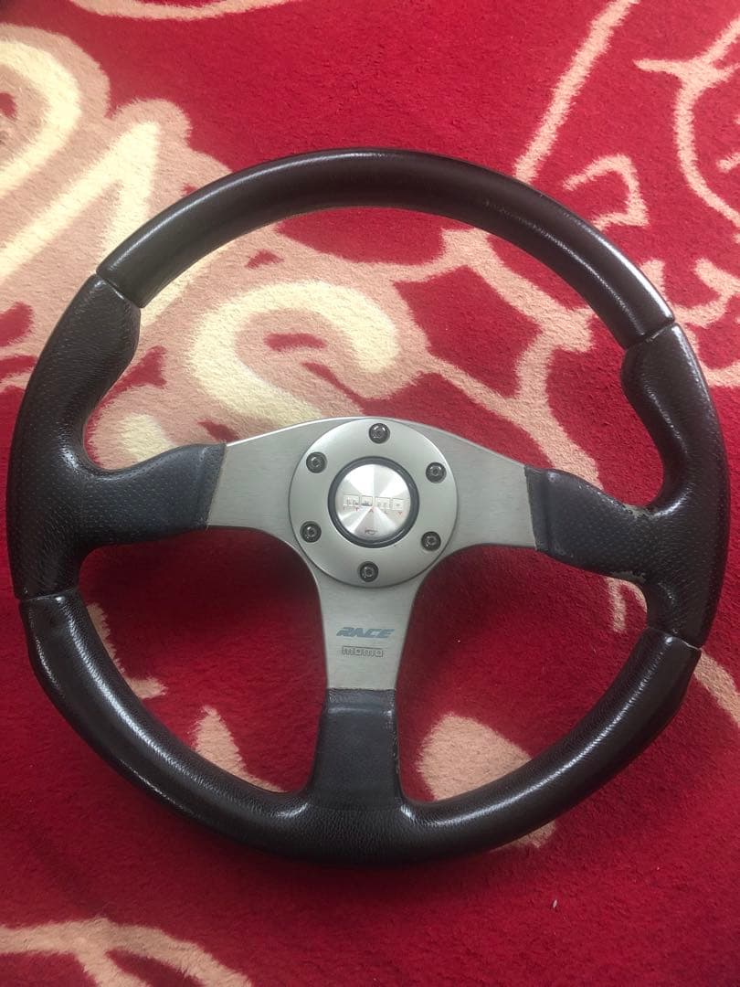 送料込み momo RACE ステアリング 35㎝