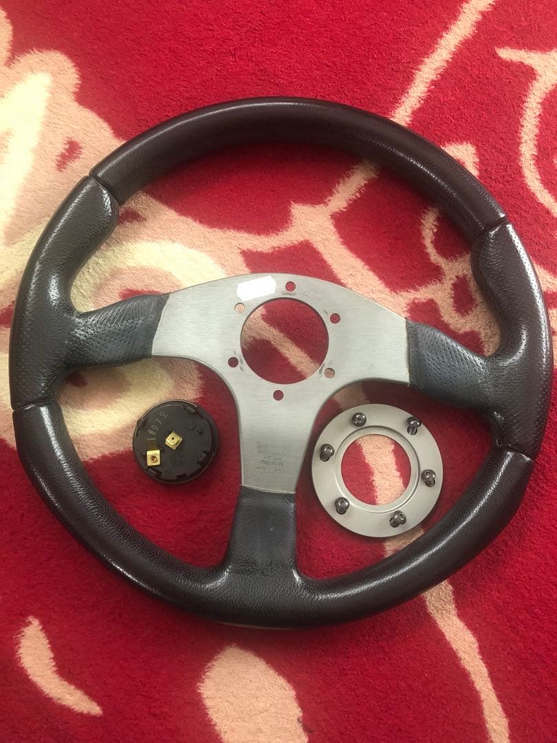 送料込み momo RACE ステアリング 35㎝