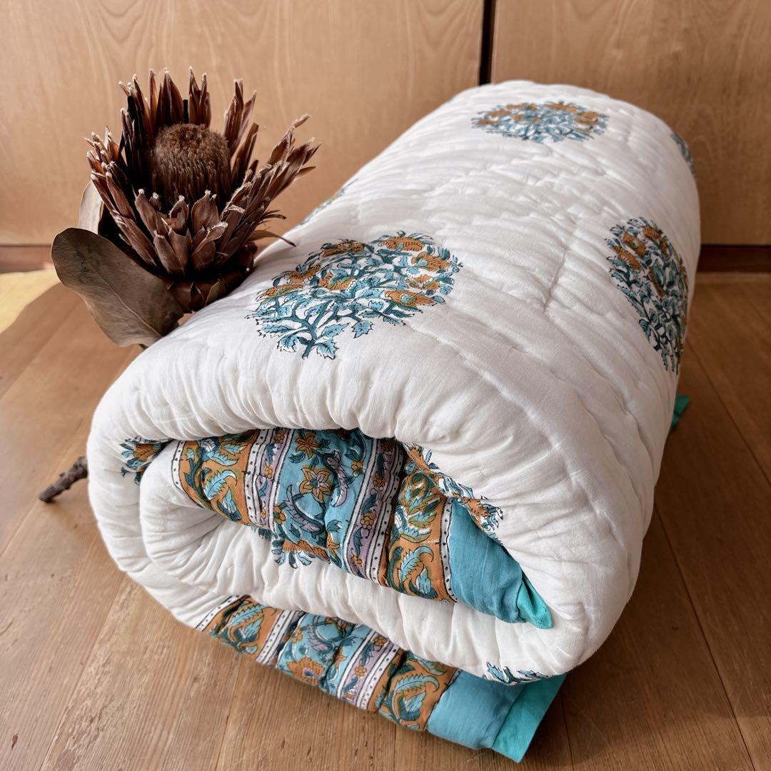 未使用※インド ブロックプリント 中綿入りキルト サファイア　マルチラグカバー