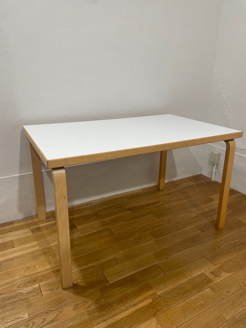 Artekテーブル81B 120x75x71(H)ホワイトラミネート　アアルト