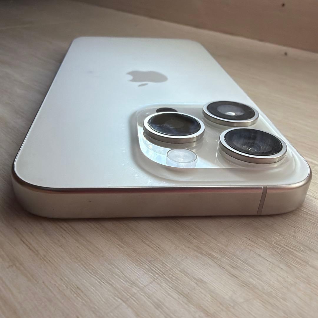 iPhone15 Pro 128GB 液晶に線あり