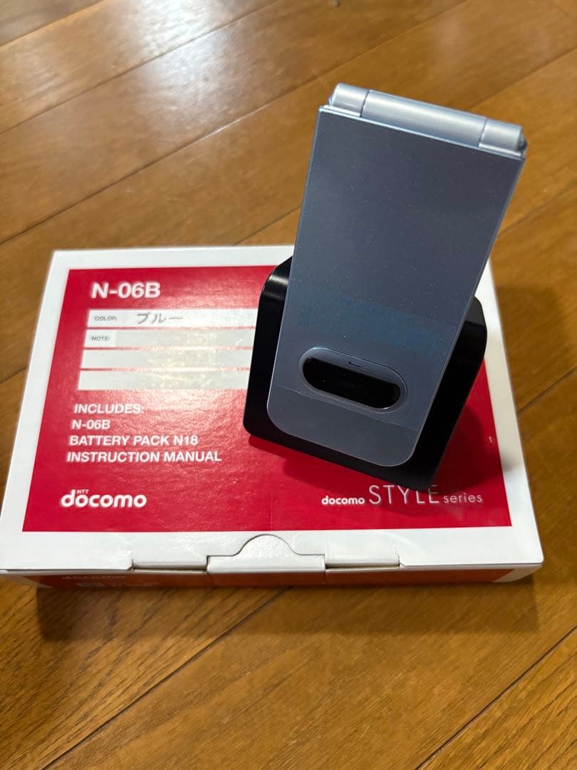 【未使用/新品】ガラケー　docomo N-06B ブルー 本体、卓上ホルダー