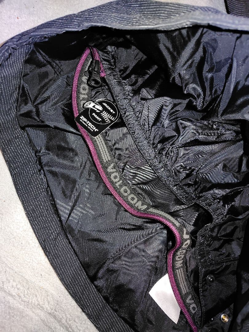 VOLCOM スノボウェア　上下　新品タグ付き　S　XS