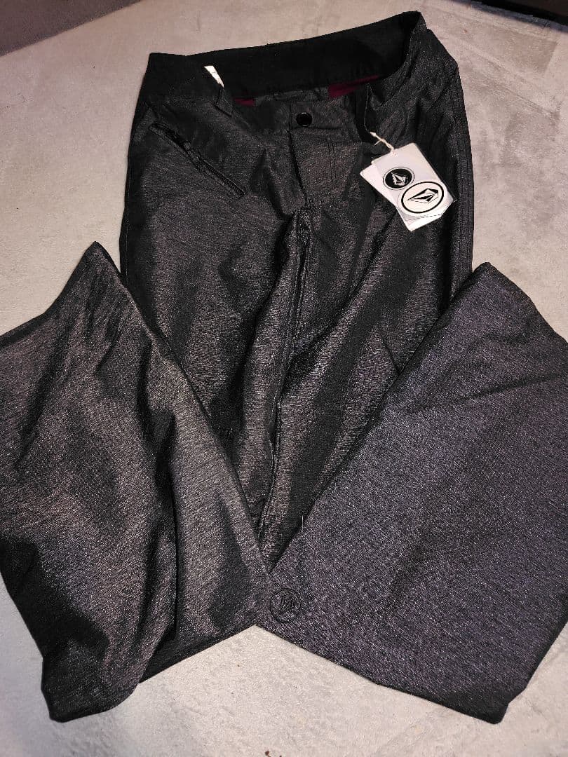 VOLCOM スノボウェア　上下　新品タグ付き　S　XS