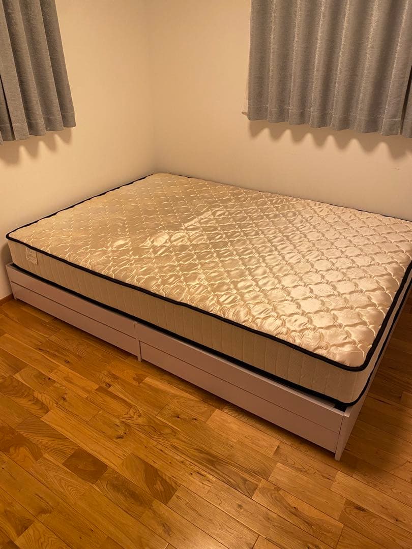 ダブルベット　白　マットレス付き　使用期間短　　フレーム　引取希望