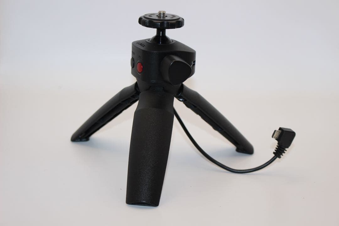 ★ショット数739回未使用級★LUMIX DC-G100 ボディ　グリップ付き