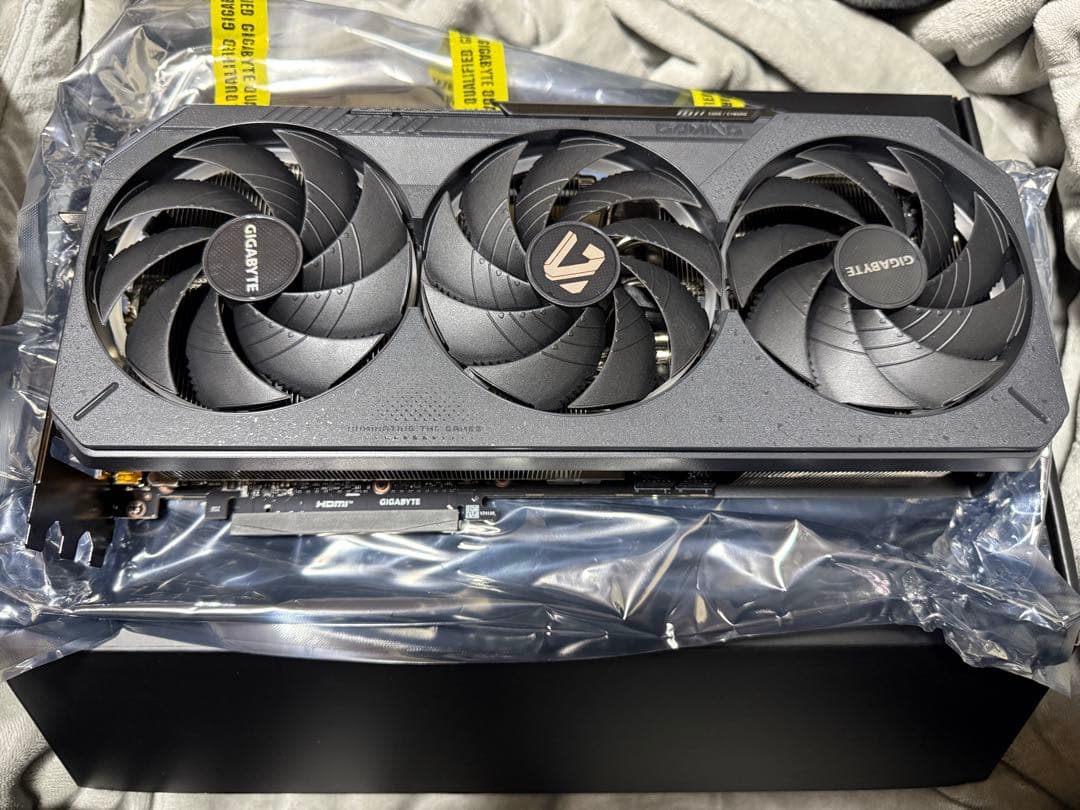 美品 RTX5090 GIGABYTE GAMING OC 32GB