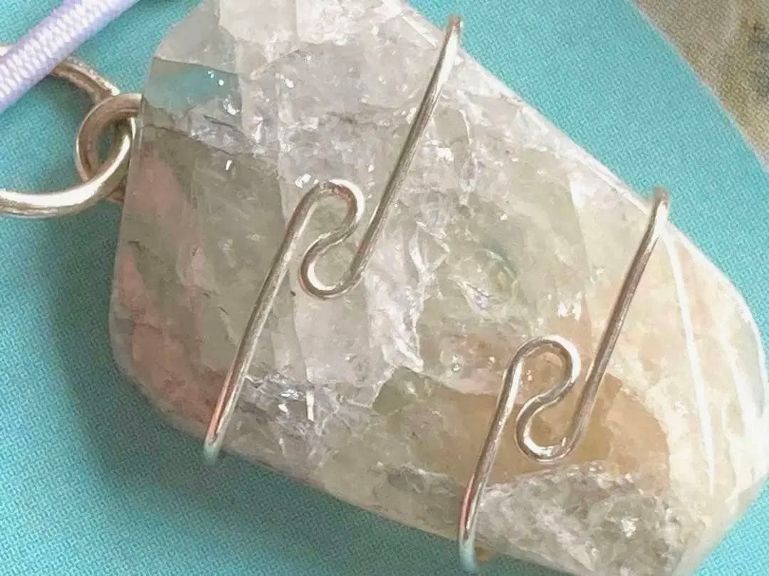 アゾゼオ　フェナカイト　H&E社 虹入り　うっすらピーチ　超希少カラー