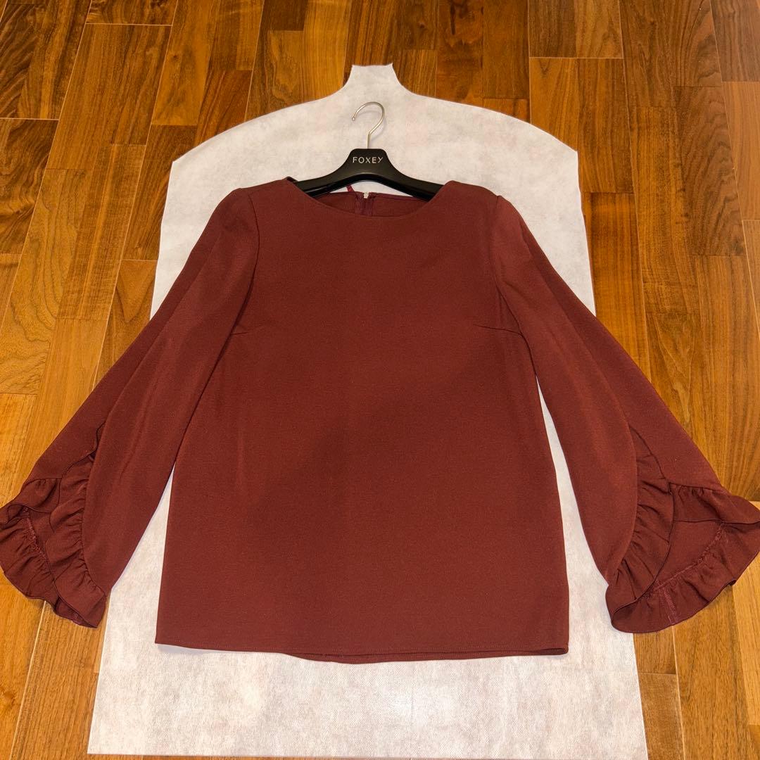 フォクシーニューヨーク　バーガンディ　フリル袖　ブラウス