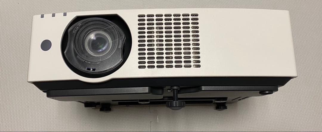 Panasonic プロジェクター　PT-VMZ51J パナソニック　訳あり