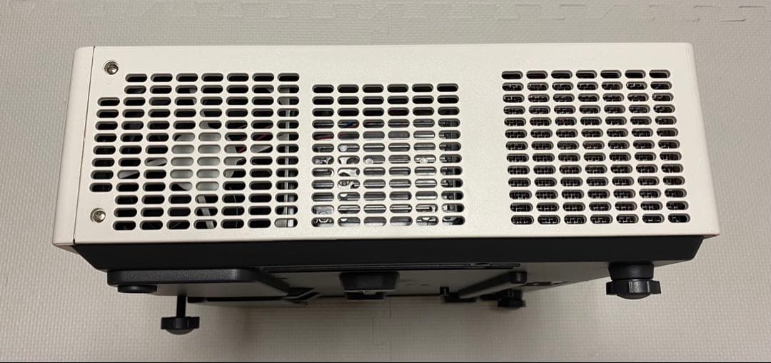 Panasonic プロジェクター　PT-VMZ51J パナソニック　訳あり