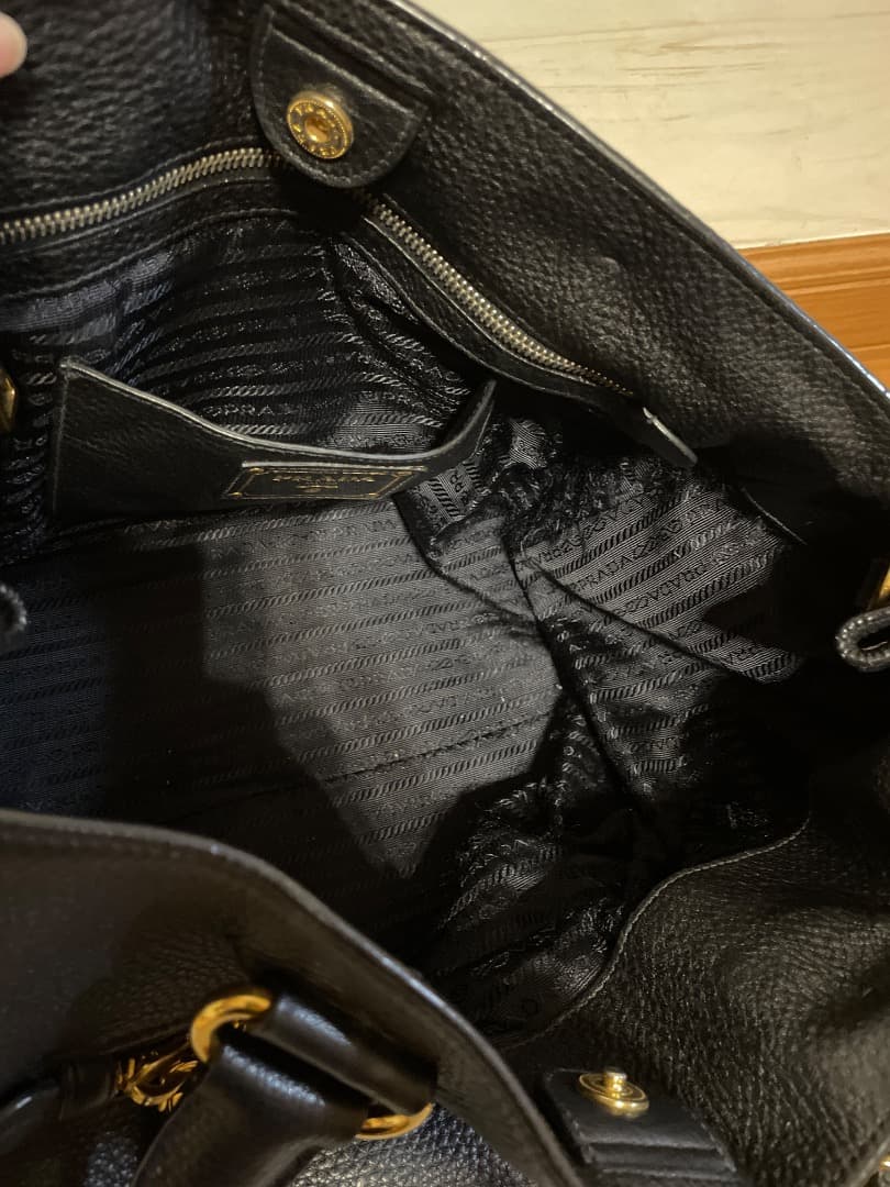 プラダ レザーバック