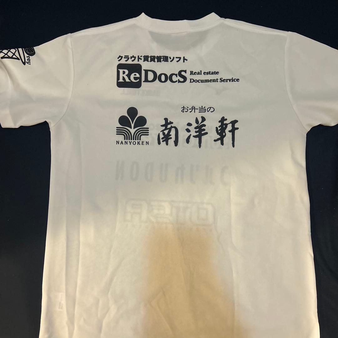 東山バスパン、白Tシャツ