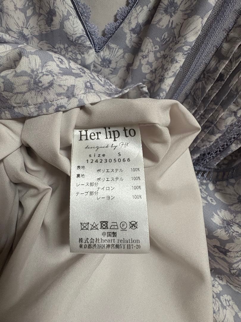 ワンピース herlipto Lace Trimmed Floral Dress