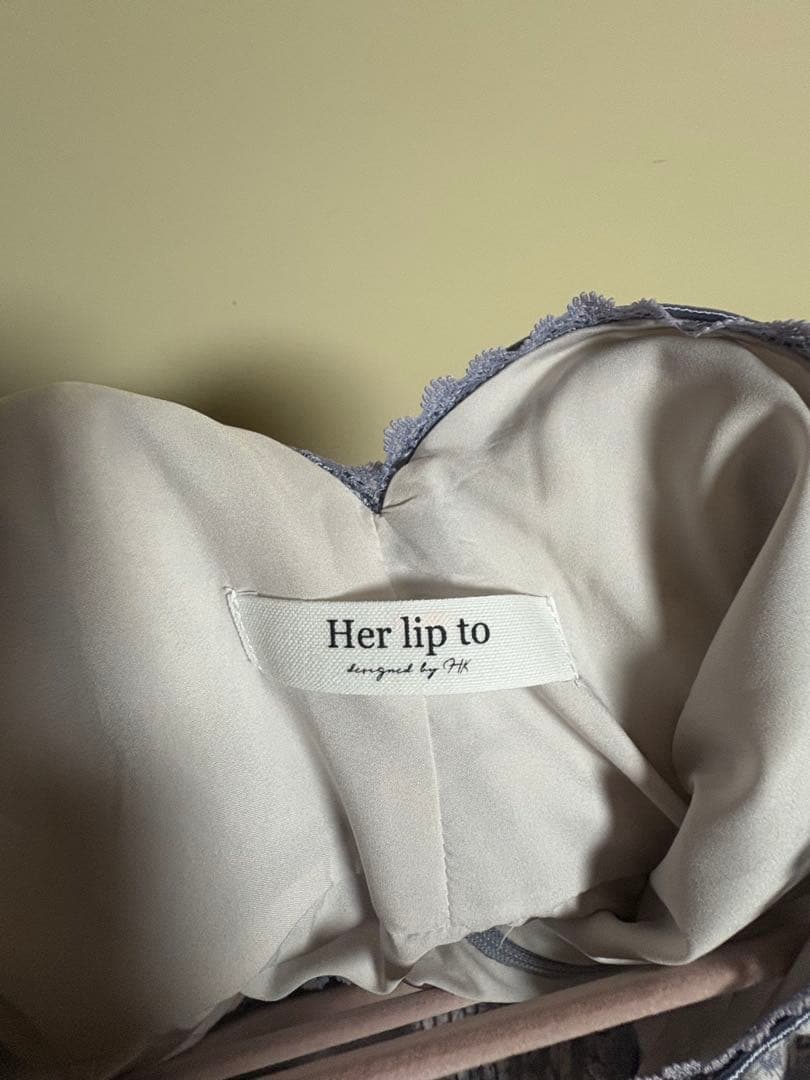 ワンピース herlipto Lace Trimmed Floral Dress