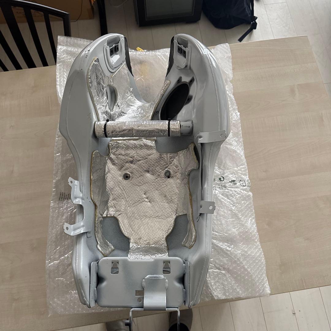 R nine T スクランブラー Option719 白/黒タンク