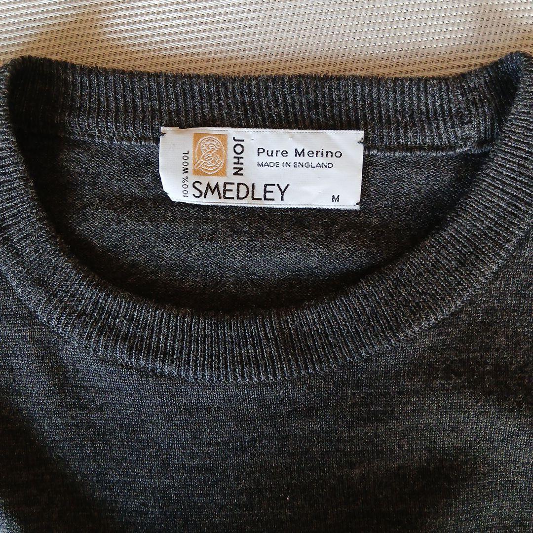 ダークグレー クルーネックセーター