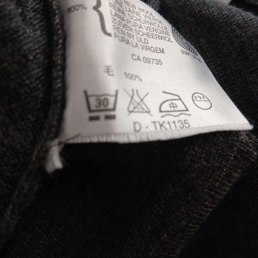 ダークグレー クルーネックセーター