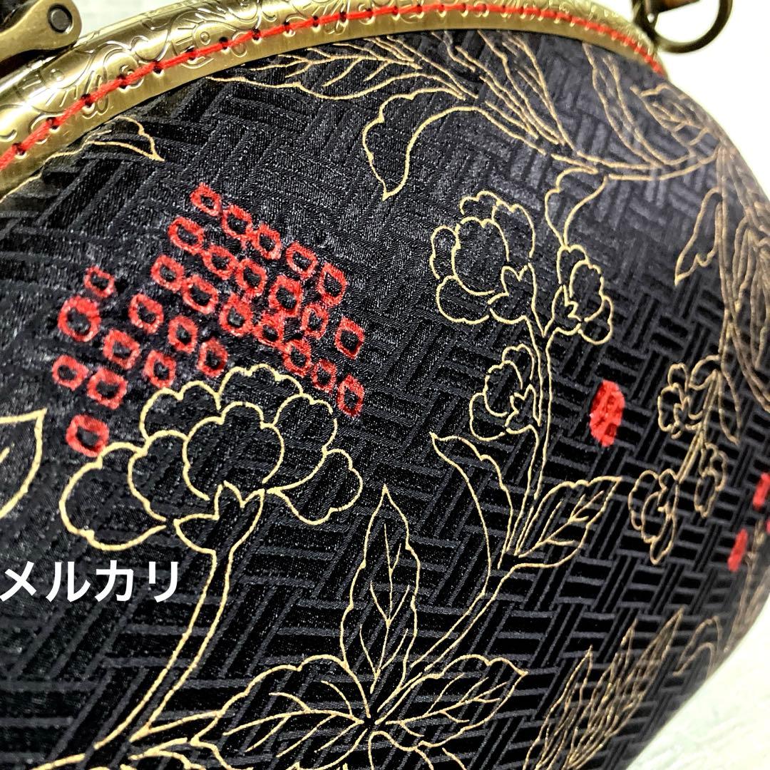 正絹　黒紅色　金彩更紗花唐草文様　大島紬　がま口バッグ　ハンドメイド　着物バッグ