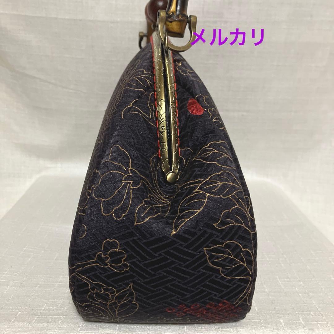 正絹　黒紅色　金彩更紗花唐草文様　大島紬　がま口バッグ　ハンドメイド　着物バッグ