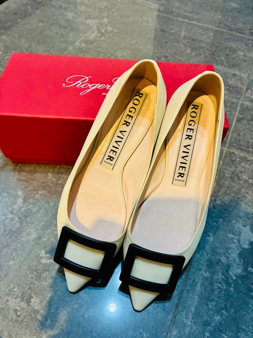 ROGER VIVIER アイボリーフラットシューズ　サイズ39
