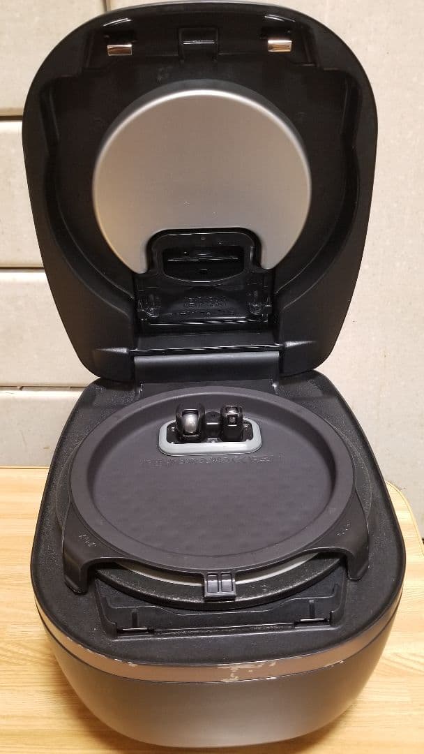 ☆2020年製☆土鍋ご泡火炊き☆タイガー圧力IH炊飯器 タッチパネル操作搭載