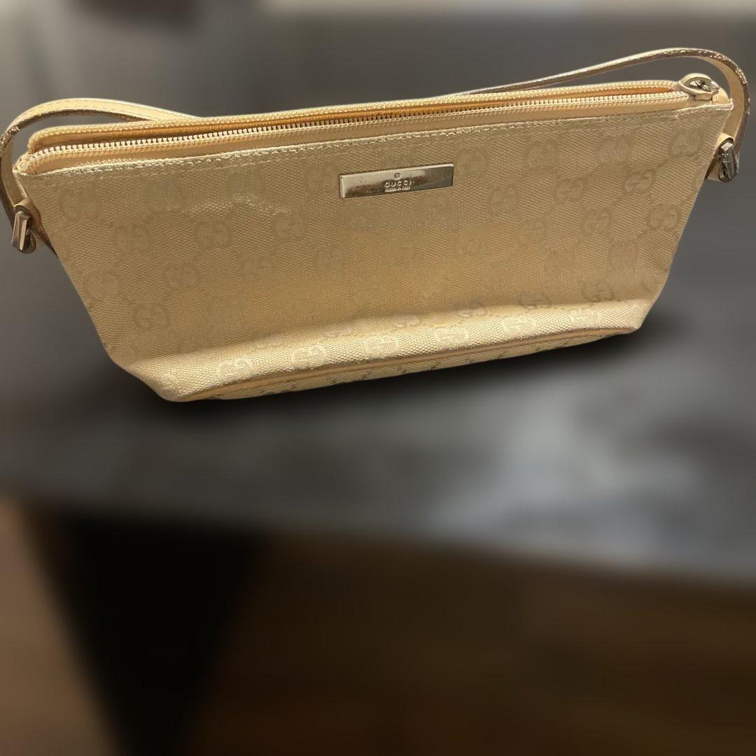 GUCCI ベージュ クラッチバッグ