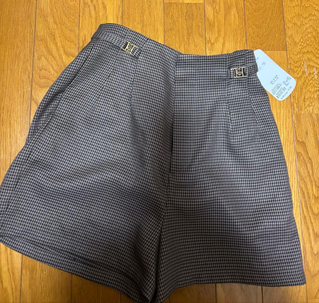 Chico オーバーダブルジャケット・チャーム付タックショートパンツ