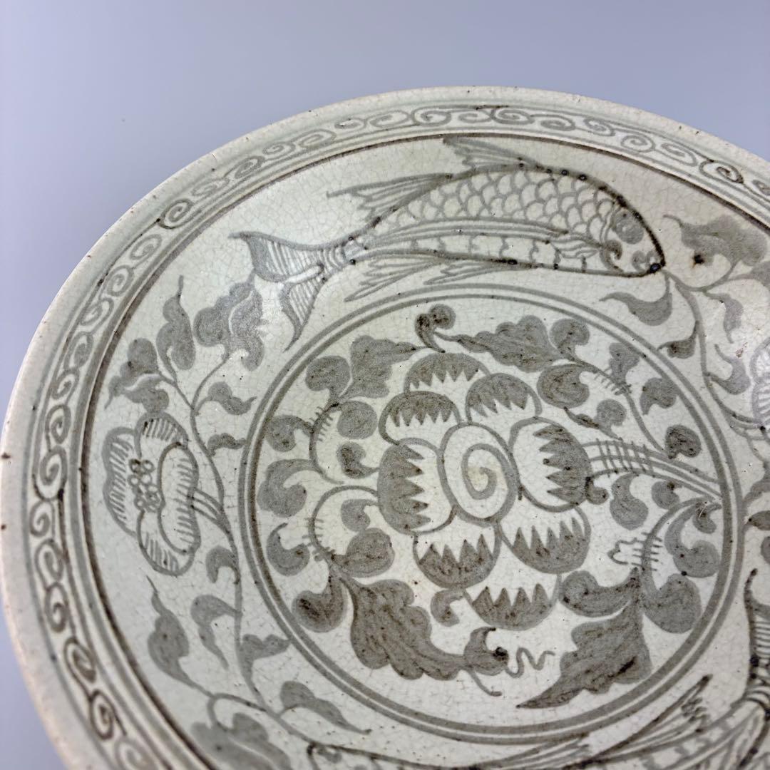 中国 魚 大皿 鉄 絵皿 陶磁器 飾皿