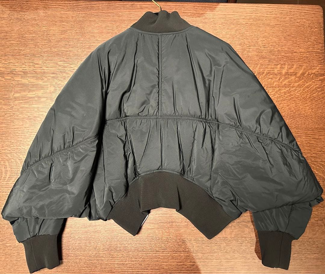 valentinoヴァレンティノ ブルゾン MA-1 Vロゴ　ボンバージャケット