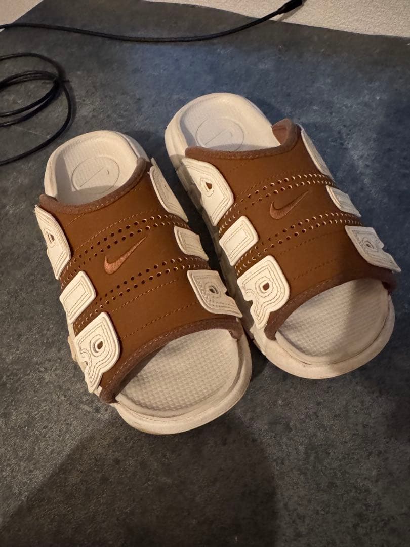 即購入可　Nike エア モア アップテンポ スライド ブラウン サンダル