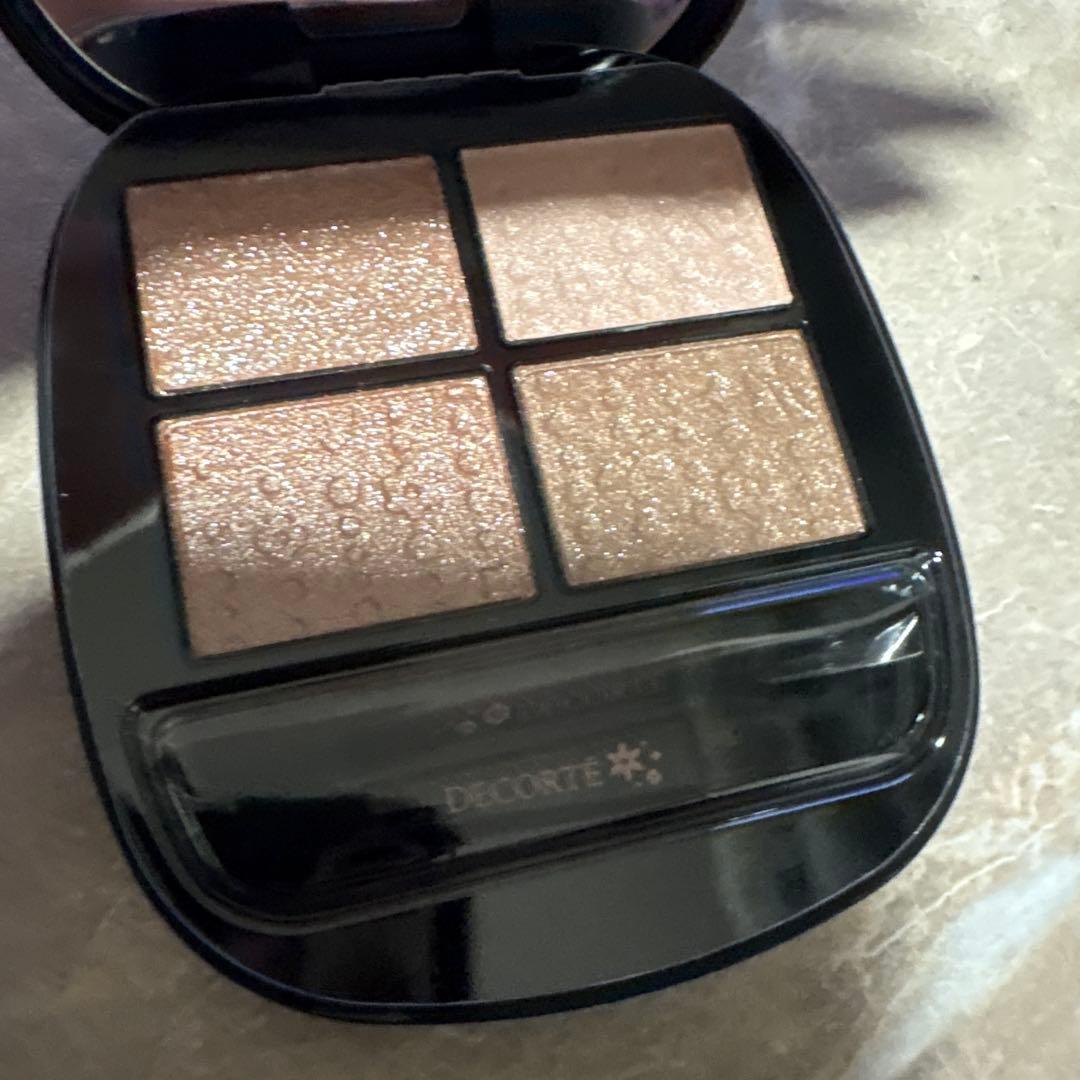 コスメデコルテ　クリスマスコフレ2025 アイシャドウパレット08