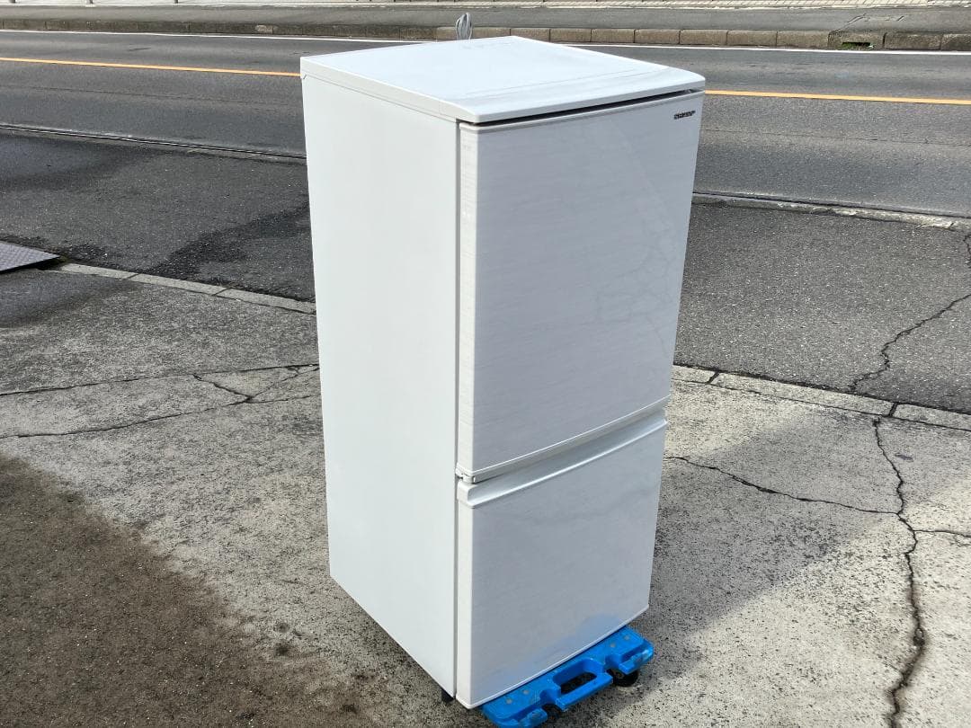 愛知岐阜/送料込★美品★シャープ 137L冷蔵庫　SJ-D14E-W　2019年