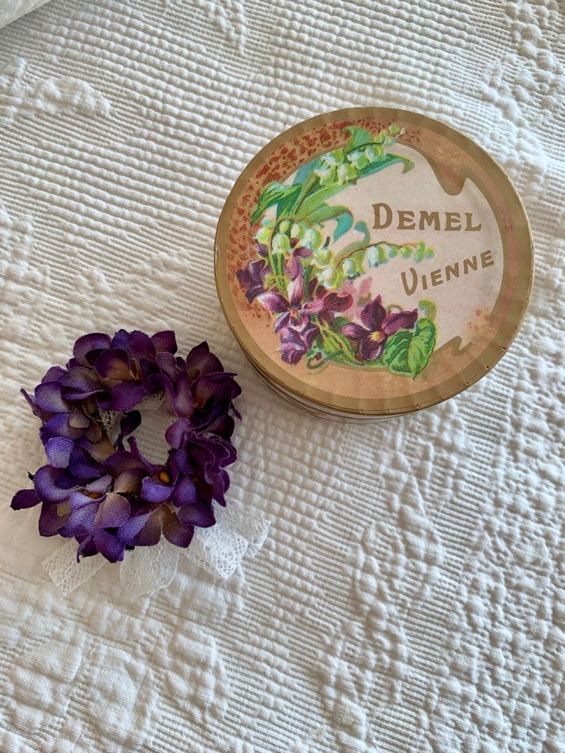 フランスアンティークスミレ布花冠＆DEMELスミレの砂糖漬70g未開封品set