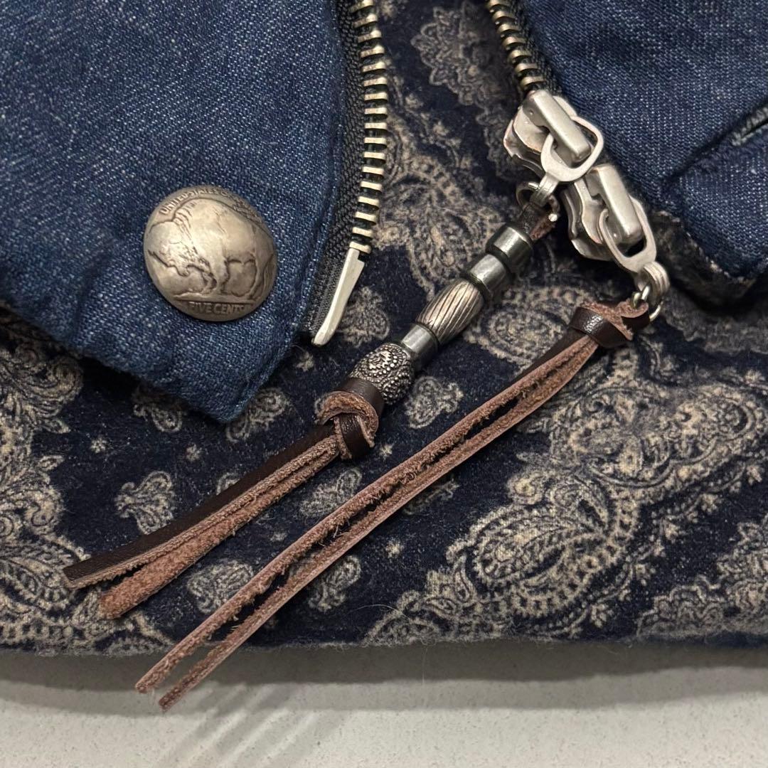 美品 濃紺 レミレリーフ 裏バンダナ デニム コンチョ ダウン ベスト L 切替