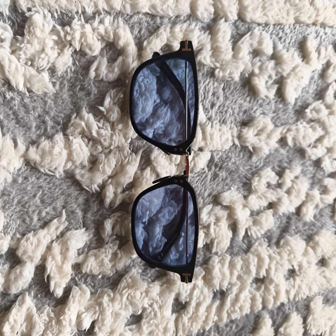 TOM FORD トムフォード TF1042-D 01V 　こたろう