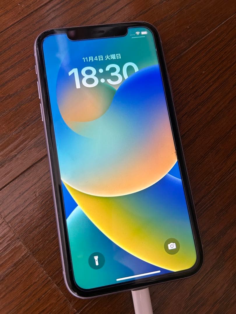 iPhone11 128GB SIMフリー　背面割れあり