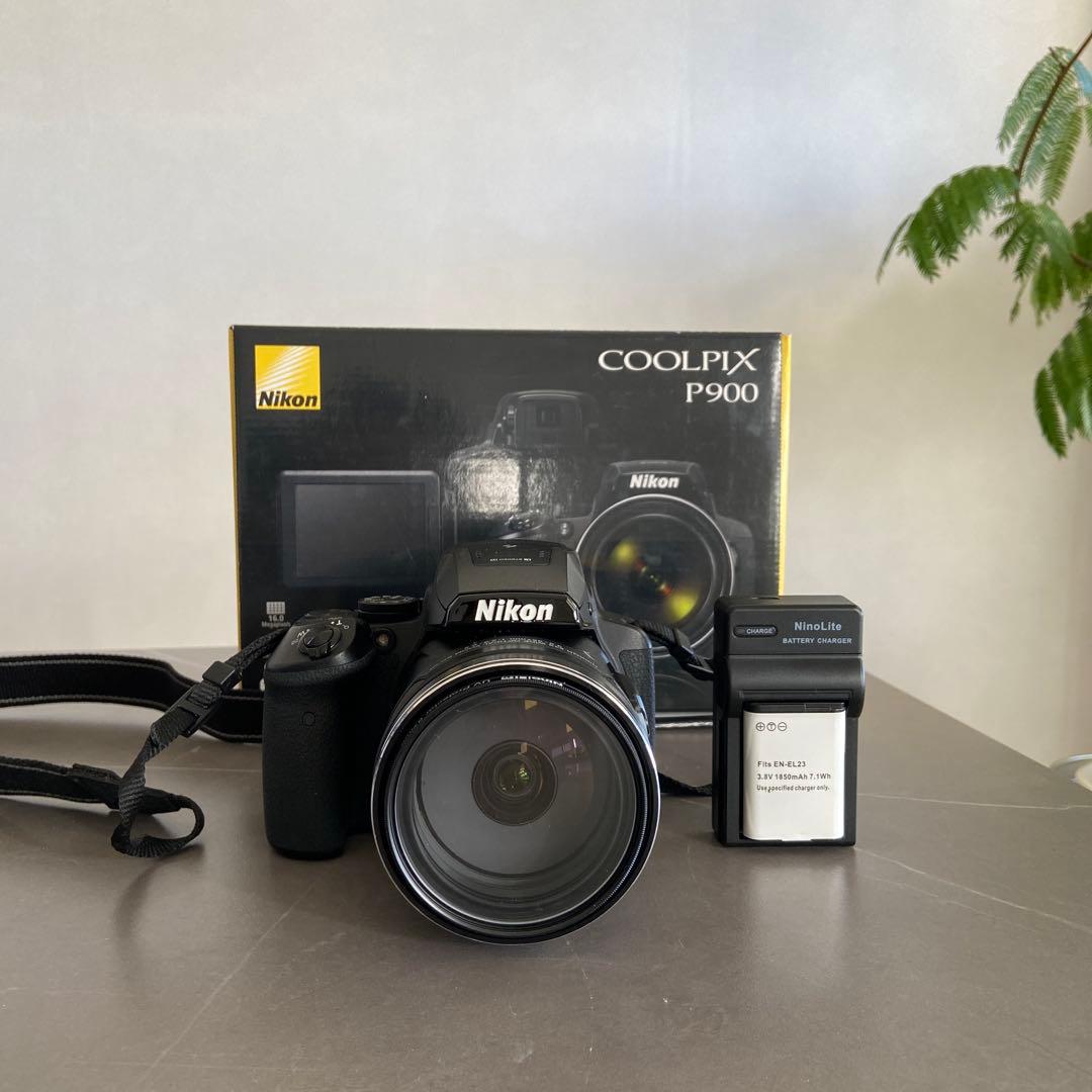 Nikon COOLPIX P900 本体と付属品