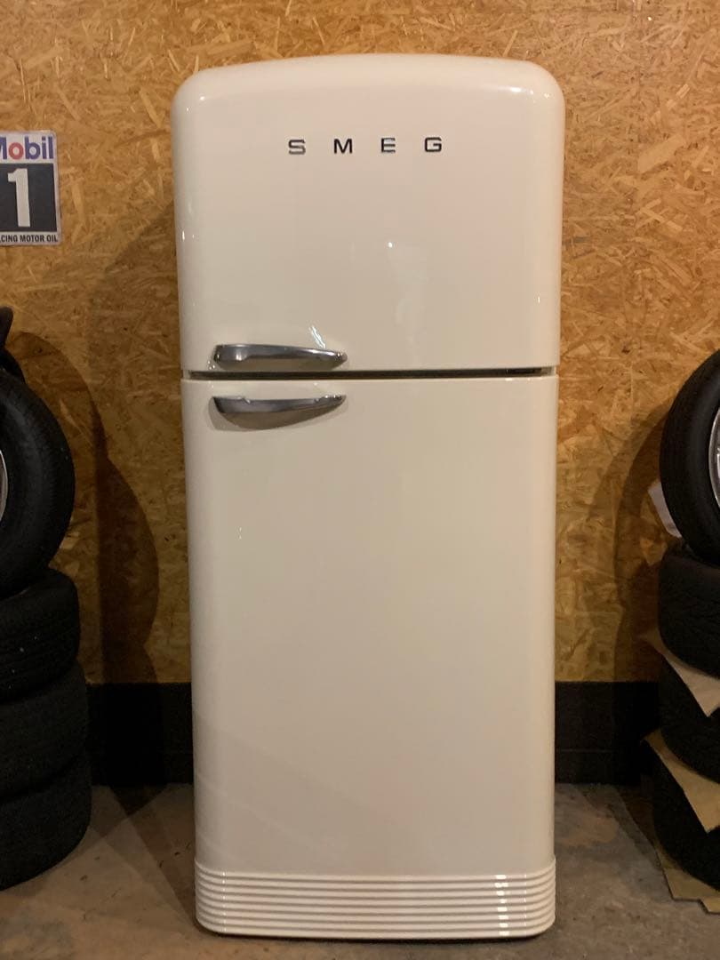 SMEG（スメッグ）社製冷凍冷蔵庫　クリーム 100V FAB50P 右開き