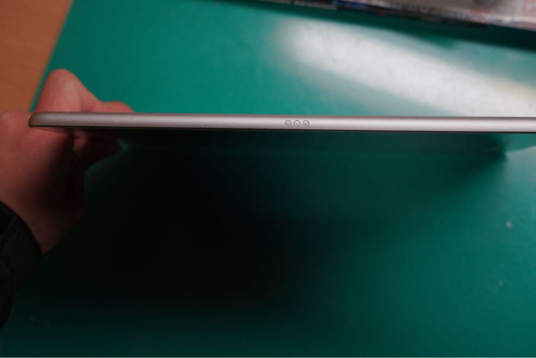 iPad 第８世代 本体 128GB apple 純正キーボード付き