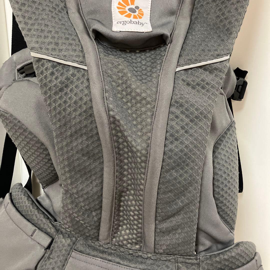 ergobabyオムニブリーズ　グラファイトグレー