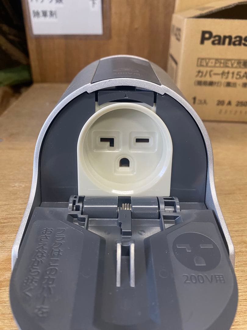 Panasonic WK4322 200V 防雨形コンセント