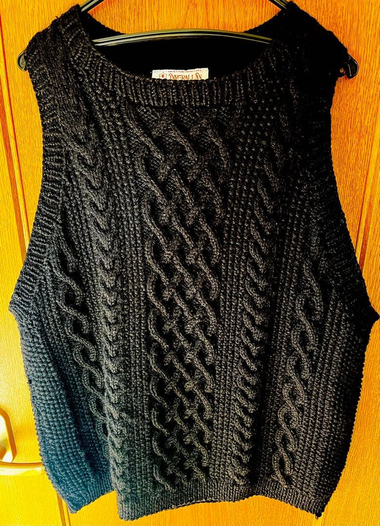 値下げ☆送料込み☆INVERALLAN (厚手)ブラック ケーブルニットベスト