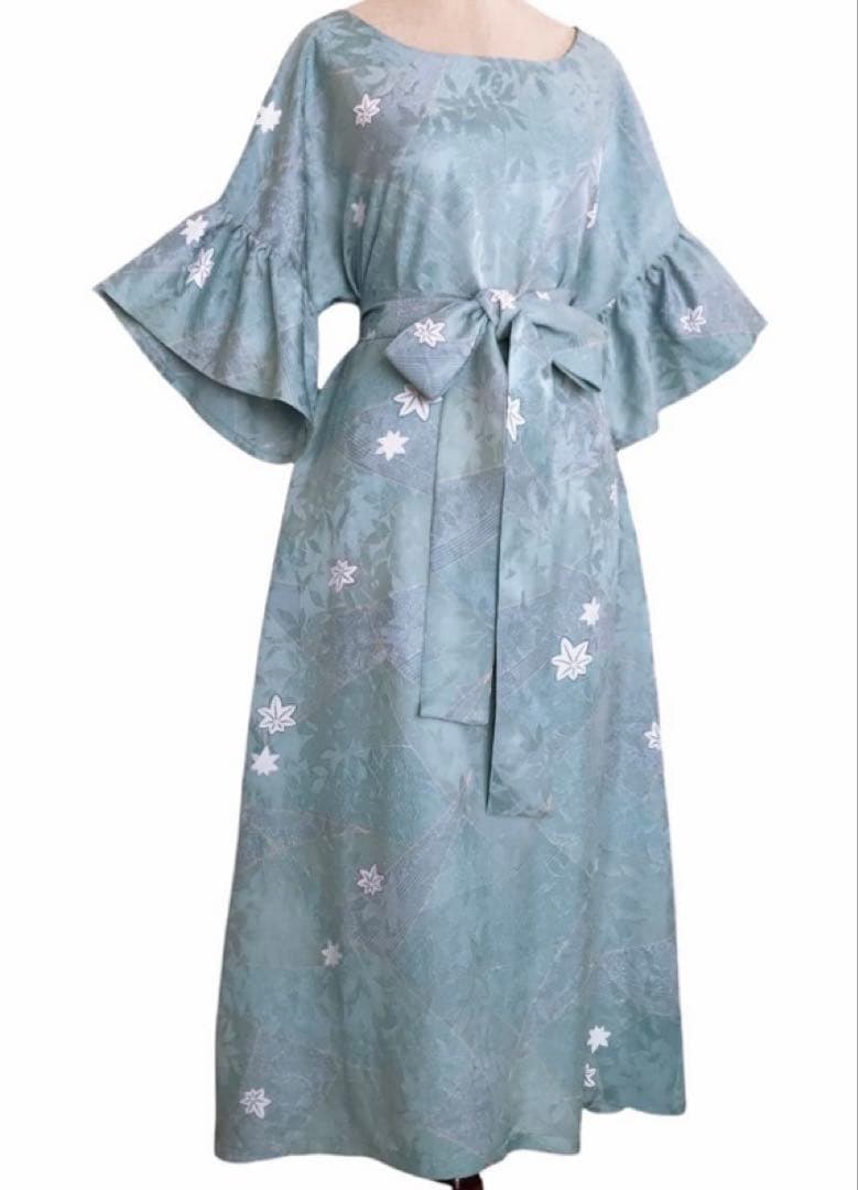 着物リメイクワンピース　水色　紅葉