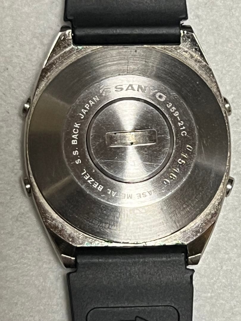 SANYOサンヨー359-21C デジタル腕時計　電池:/ベルト新品　稼働品