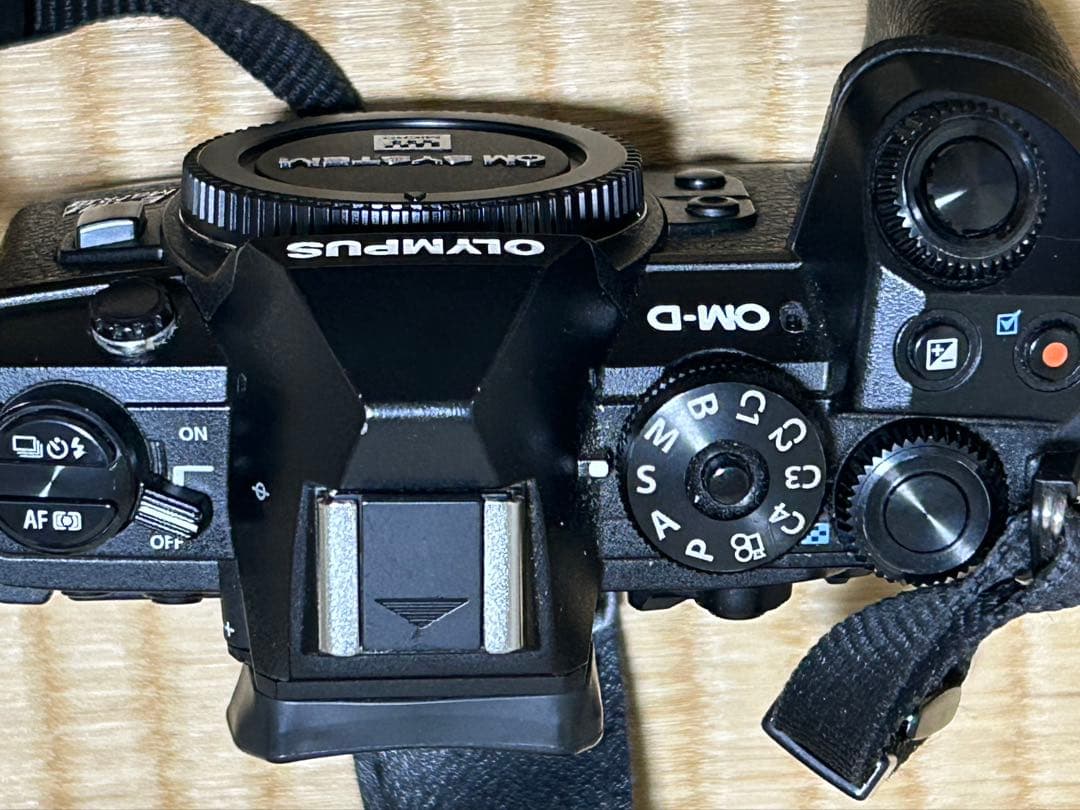 （中古）OLYMPUS E-M1 Mark III本体と付属品